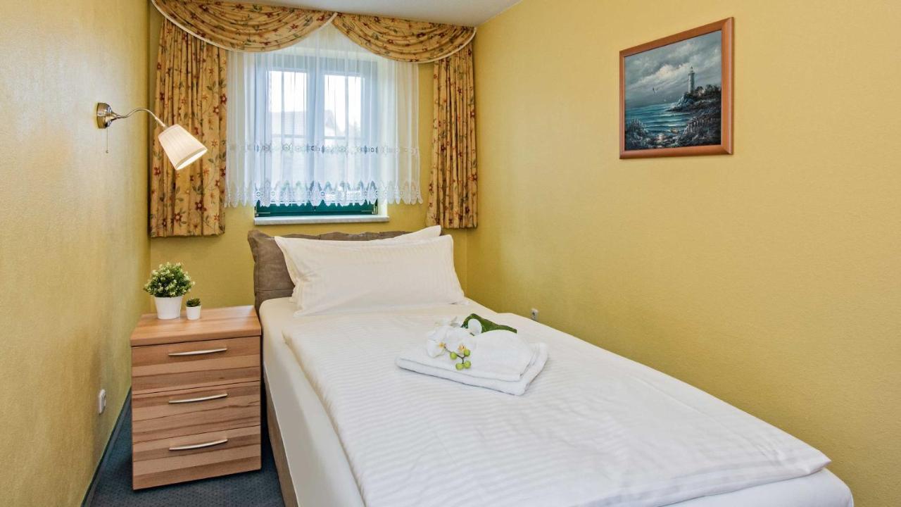 Hotel Garni Nussbaumhof Uckeritz Esterno foto